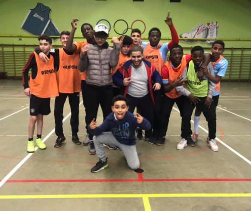 Hoe ondersteun je sociaal-sportieve praktijken? Case van Red-Side Academy Hoe ondersteun je sociaal-sportieve praktijken? Case van Red-Side Academy