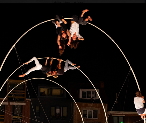 Cirk! Of de acrobatie van het verbinden Cirk! Of de acrobatie van het verbinden