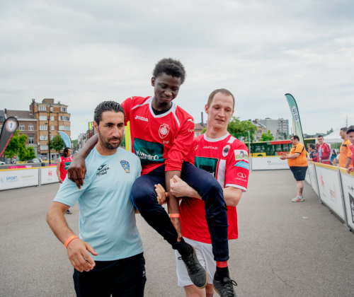 Handboek 'Coach' illustreert hoe je voetbal als sociaal-sportieve methodiek gebruikt Handboek 'Coach' illustreert hoe je voetbal als sociaal-sportieve methodiek gebruikt