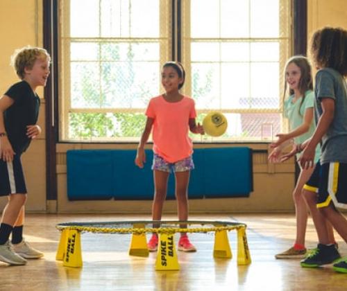 10 Ambities voor sterke sociale praktijken in de buitenschoolse opvang en activiteiten 10 Ambities voor sterke sociale praktijken in de buitenschoolse opvang en activiteiten
